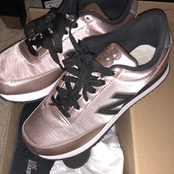 new balance gold pink